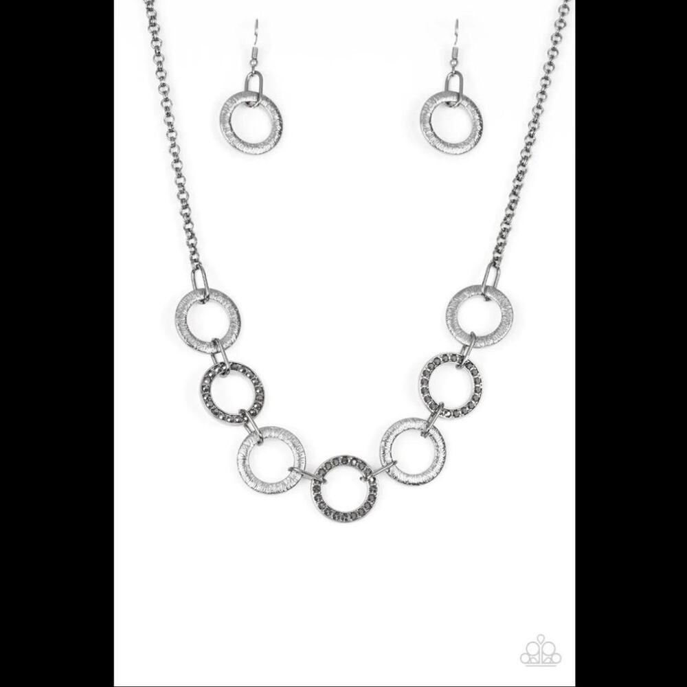 Paparazzi ♥ Modern Day Madonna - Black Necklace and Earrings Set